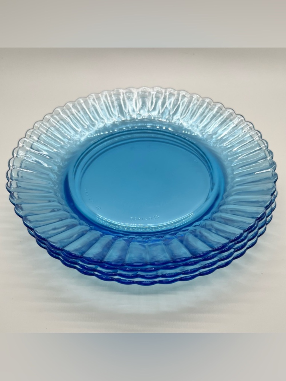Set/4 Vintage Fortecrisa Mexico Azure Blue Scalloped Glass 7”
Salad Plates